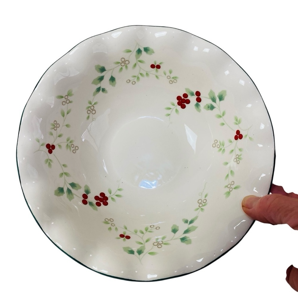 Pfaltzgraff Winterberry Pasta Scalloped Edge Bowl